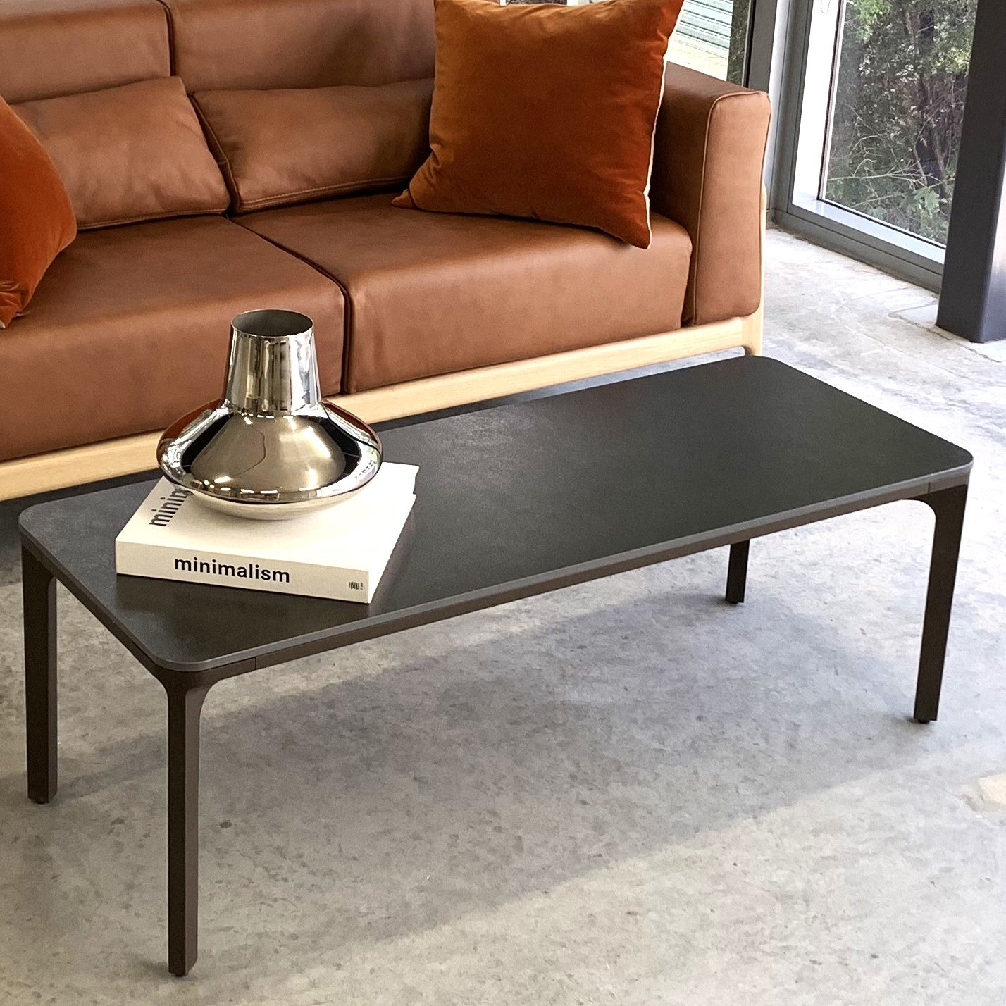 Heel S - Minimalist Premium Porcelain Coffee Table - Oxide Black / Bronze