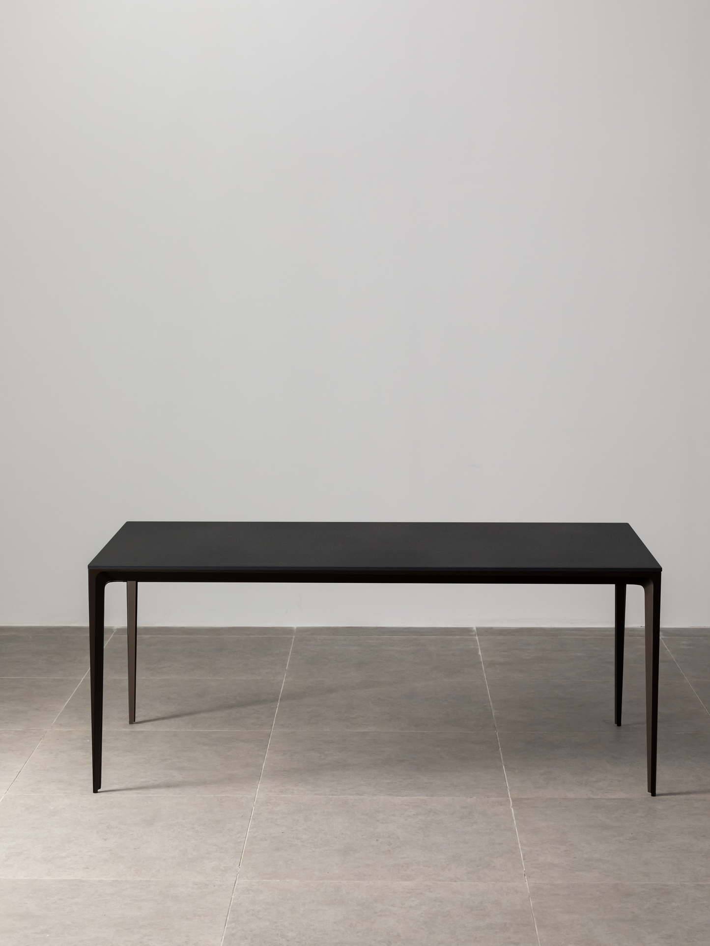 Innovation S - Minimalist Premium Porcelain Dining Table - Black / Bronze