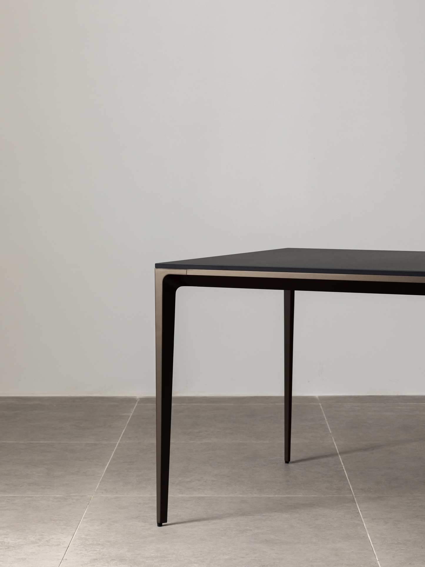 Innovation S - Minimalist Premium Porcelain Dining Table - Black / Bronze