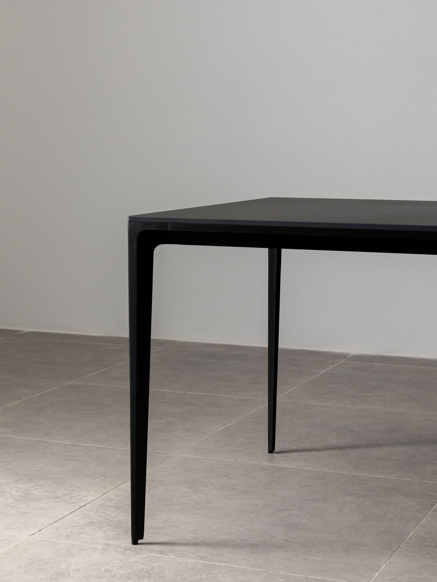 Innovation S - Minimalist Premium Porcelain Dining Table - Black